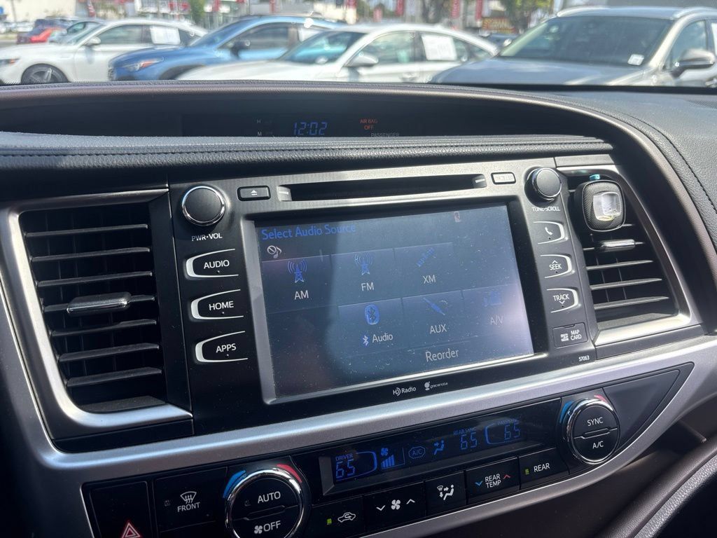 Used 2015 Toyota Highlander XLE FWD image 26