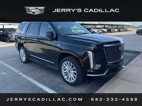 Used 2025 Cadillac Escalade Luxury RWD image 4