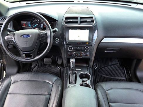 Used 2017 Ford Explorer XLT w/ Equipment Group 202A AWD/4WD image 37