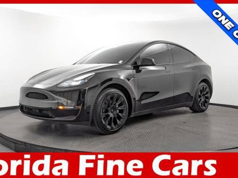 Used 2023 Tesla Model Y Long Range AWD/4WD image 1