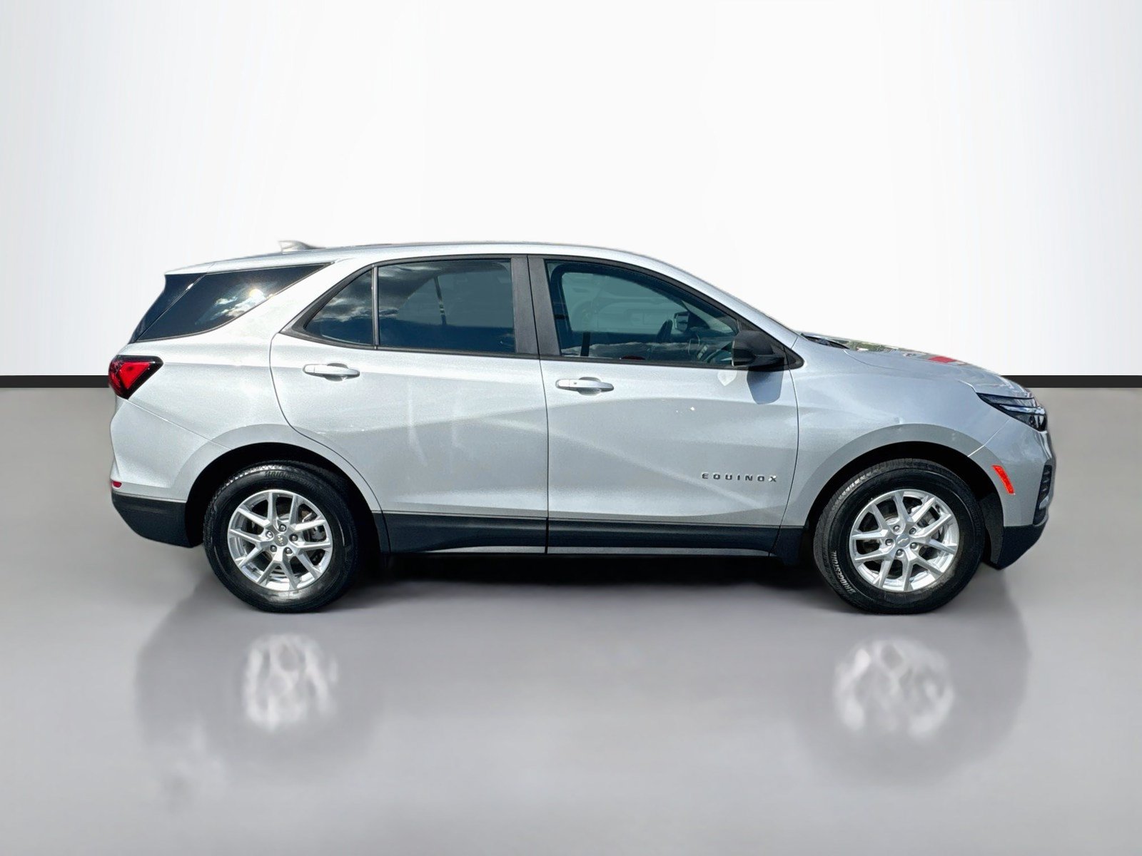 Used 2022 Chevrolet Equinox LS AWD/4WD image 8