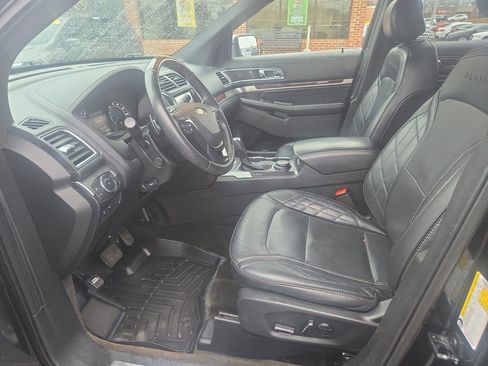 Used 2017 Ford Explorer Platinum image 11