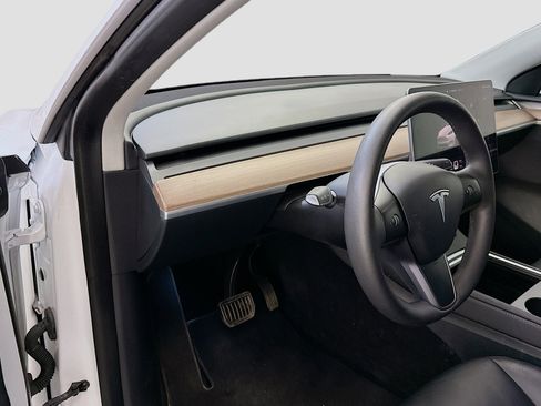 Used 2023 Tesla Model Y Long Range image 17