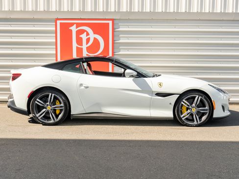 Used 2019 Ferrari Portofino RWD image 43
