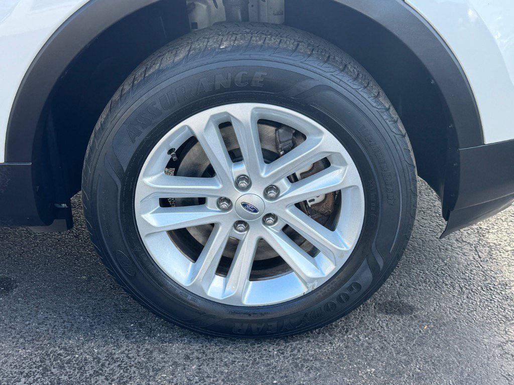 Used 2015 Ford Explorer XLT w/ Equipment Group 202B AWD/4WD image 10
