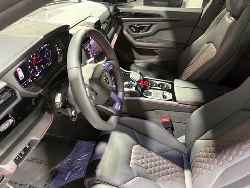 Used 2025 Lamborghini Urus SE AWD/4WD image 27