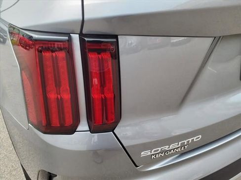 Used 2023 Kia Sorento SX Prestige image 8