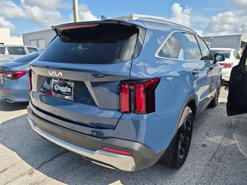 Used 2025 Kia Sorento S FWD image 4