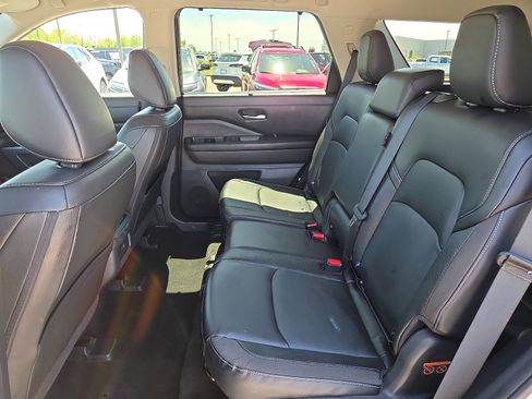 Used 2023 Nissan Pathfinder SL w/ Black Appearance Package AWD/4WD image 11