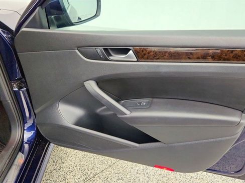 Used 2015 Volkswagen Passat TDI SEL Premium image 22