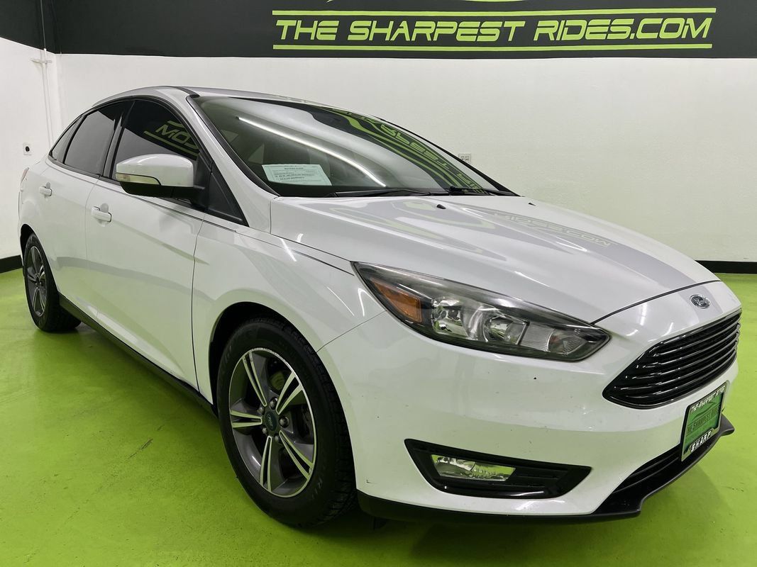 Used 2016 Ford Focus SE FWD image 2