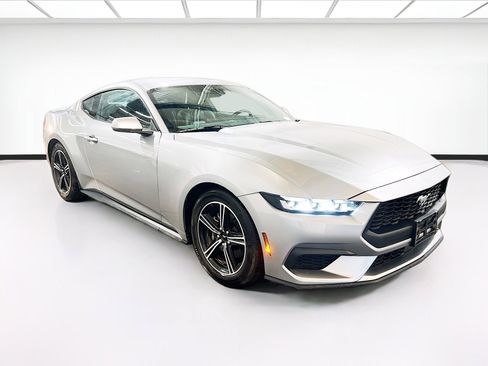 Used 2024 Ford Mustang Premium image 3