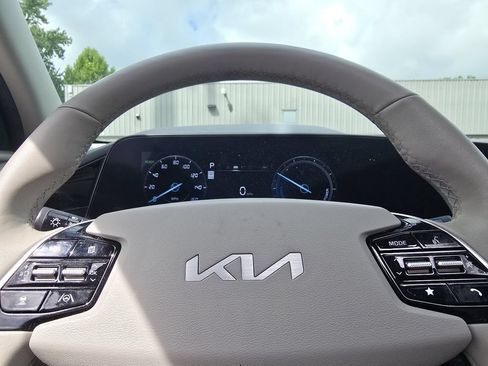 Used 2024 Kia Niro Wave w/ Wave Preserve Package FWD image 30
