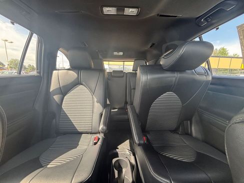 Used 2025 Toyota Highlander XSE AWD/4WD image 38