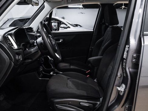 Used 2018 Jeep Renegade Latitude image 4