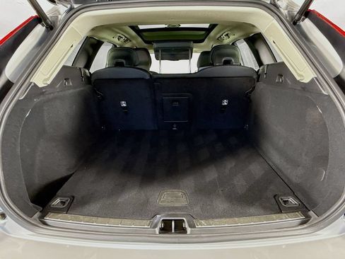 Used 2025 Volvo XC60 B5 Plus AWD/4WD image 27