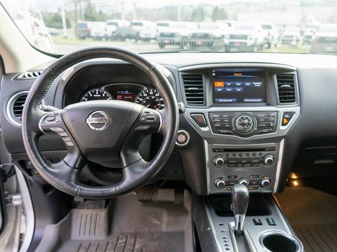 Used 2019 Nissan Pathfinder SL image 16