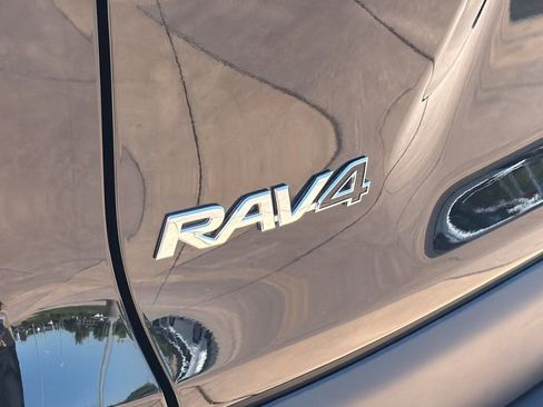Used 2025 Toyota RAV4 XLE FWD image 34