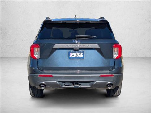 Used 2022 Ford Explorer XLT w/ Equipment Group 202A image 7