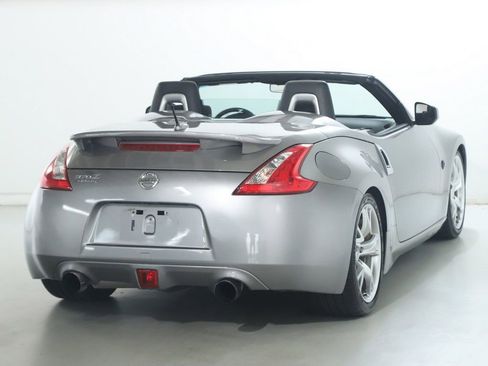 Used 2010 Nissan 370Z Roadster RWD image 44