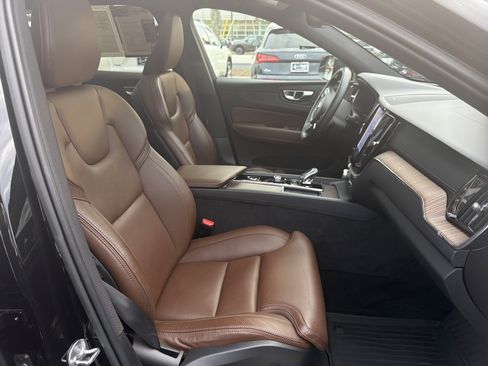 Certified 2022 Volvo XC60 B5 Inscription w/ Advanced Package image 35