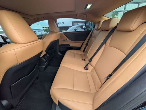 Used 2024 Lexus ES 350 w/ Premium Package FWD image 12