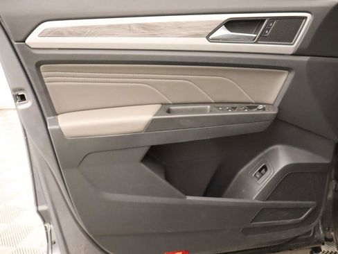 Used 2022 Volkswagen Atlas Cross Sport SE w/ Panoramic Sunroof Package image 15