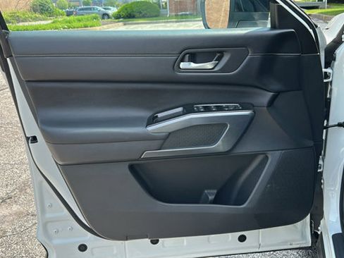 Certified 2024 Nissan Pathfinder SL w/ Cargo Package image 13