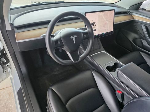 Used 2023 Tesla Model 3 Standard Range image 17