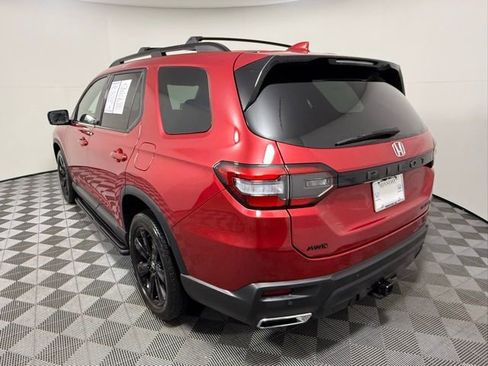 Used 2025 Honda Pilot Black Edition image 4