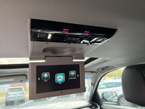 Used 2020 Chevrolet Suburban Premier image 25