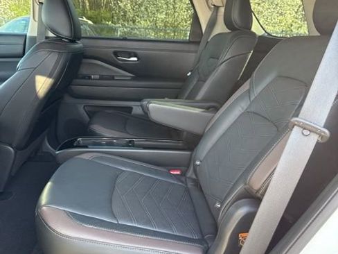 Used 2023 Nissan Pathfinder Platinum w/ Lighting Package (N92) image 10