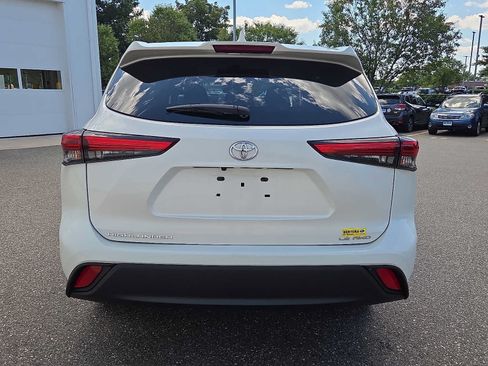 Used 2021 Toyota Highlander LE AWD/4WD image 5