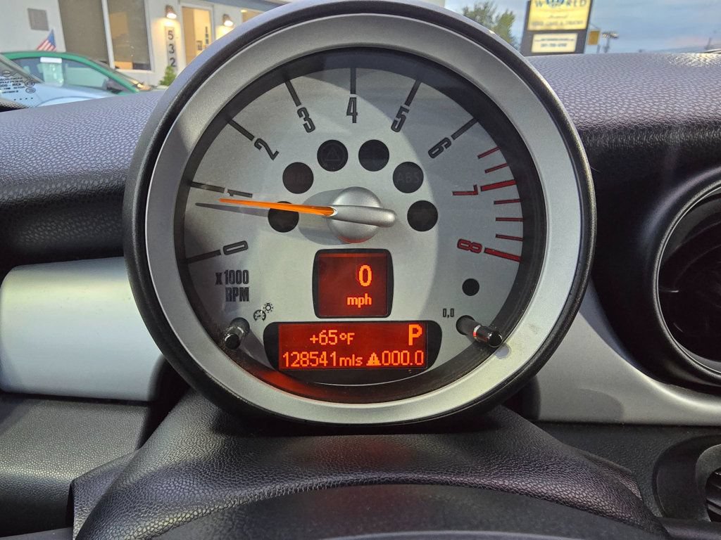 Used 2010 MINI Cooper Hardtop FWD image 18