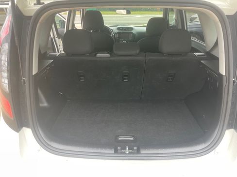 Used 2018 Kia Soul + image 12