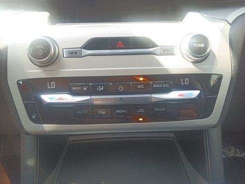 Used 2021 Ford Explorer XLT w/ Equipment Group 202A RWD image 27