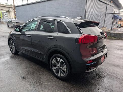 Used 2022 Kia Niro EX Premium image 5