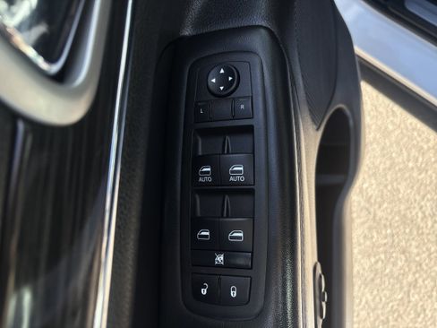 Used 2022 Jeep Grand Cherokee Limited image 11