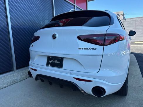 Used 2023 Alfa Romeo Stelvio Estrema AWD/4WD image 7