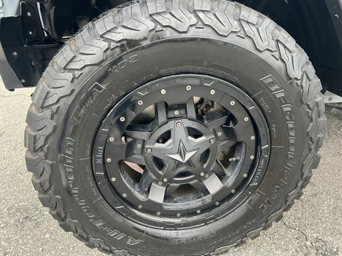 Used 2021 Jeep Gladiator Rubicon AWD/4WD image 12