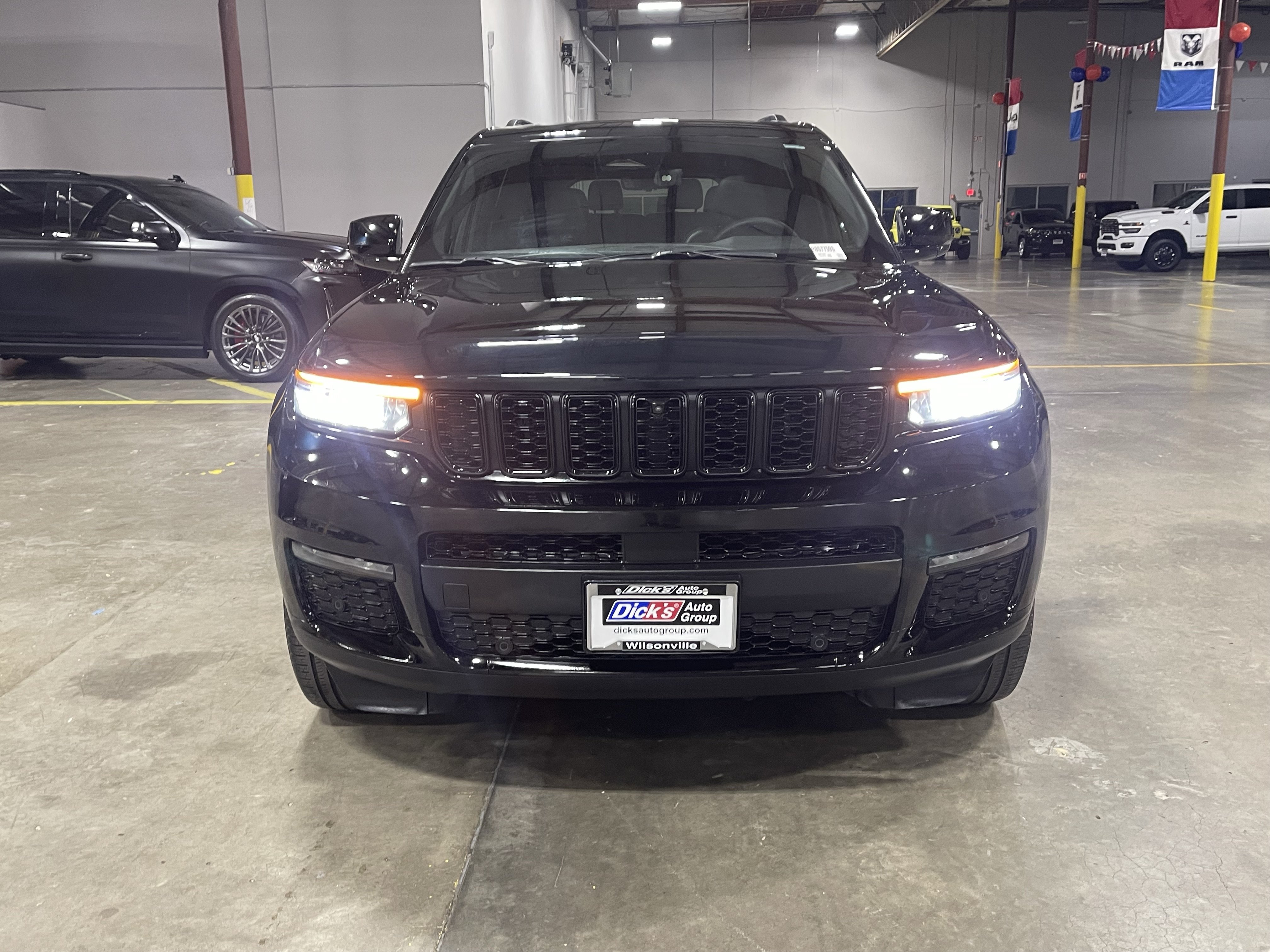 Used 2024 Jeep Grand Cherokee L Limited w/ Luxury Tech Group II AWD/4WD image 8