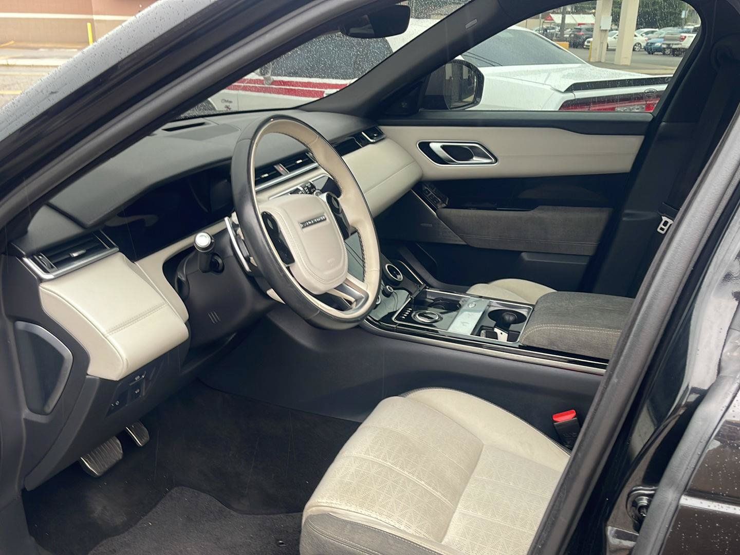 Used 2019 Land Rover Range Rover Velar R-Dynamic SE AWD/4WD image 4