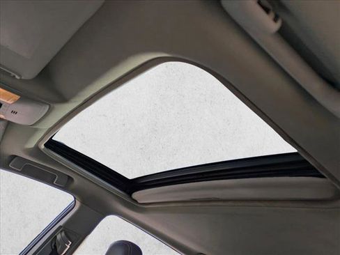 Used 2017 Toyota RAV4 Platinum image 15