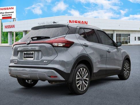 Used 2024 Nissan Kicks SV FWD image 4