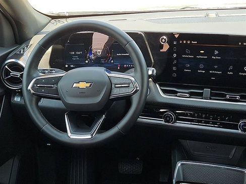 Used 2026 Chevrolet Equinox LT FWD image 11