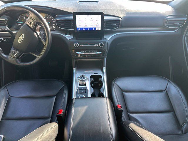 Used 2020 Ford Explorer XLT w/ Equipment Group 202A AWD/4WD image 21