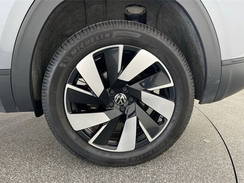 Used 2024 Volkswagen Atlas Cross Sport SE image 47