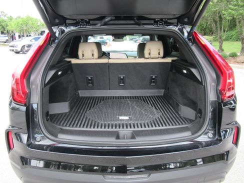 Certified 2024 Cadillac XT4 Luxury w/ Cold Weather Package FWD image 39