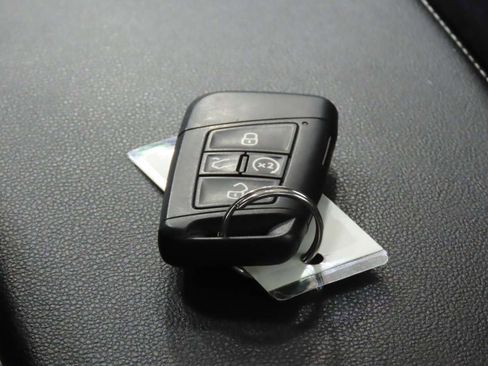 Used 2024 Volkswagen Jetta SE image 18