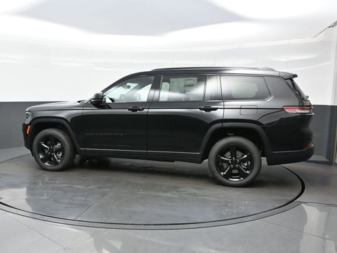New 2025 Jeep Grand Cherokee L Altitude image 3